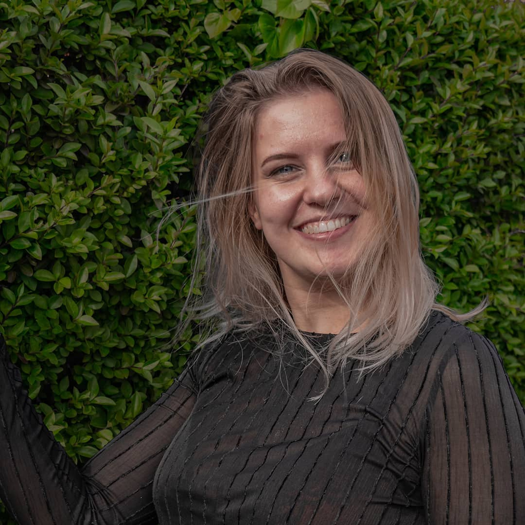 linda mols, de webdesigner van deze website als creatorlinda dit was haar donatie, de foto is een selfie